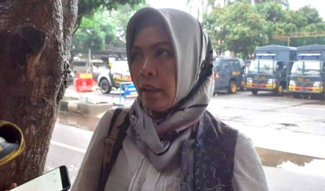 
					Calon Kades Cadas Ngampar nomor urut dua, Lilis.