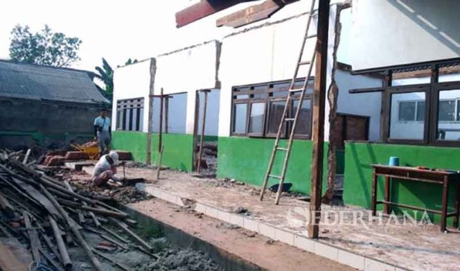 
					Inilah Madrasah Ibtidaiyah Daarul Mustakiim yang saat ini direhab atas inisiasi alumni.