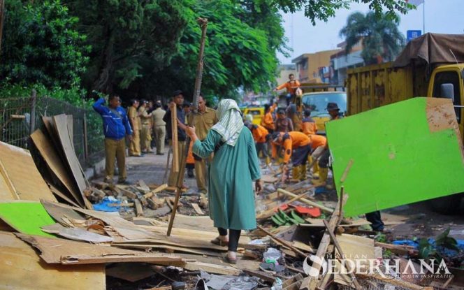 
					Ratusan Lapak PKL Digusur