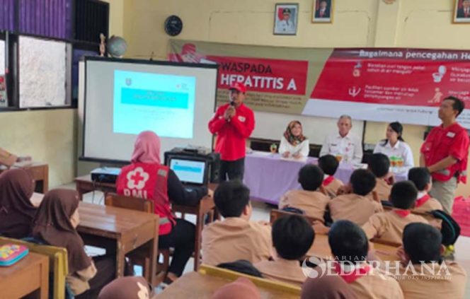 
					PMI Kota Depok memberikan penyuluhan pencegahan Hepatitis A di SDN Parung Bingung 1, Kecamatan Pancoranmas, Kota Depok. 