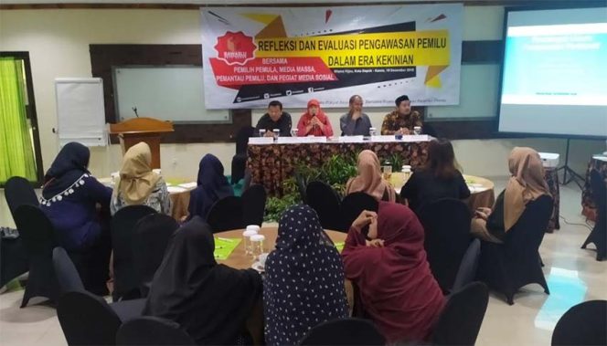 
					Acara Bawaslu Depok Menjelang Pilkada 2020 di Wisma Hijau, Kecamatan Cimanggis.