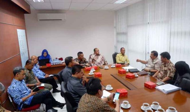 
					Pemanggilan pihak Mall Boxies itu dihadiri para pimpinan DPRD. Dinas diminta investigasi dan kaji ulang IMB.