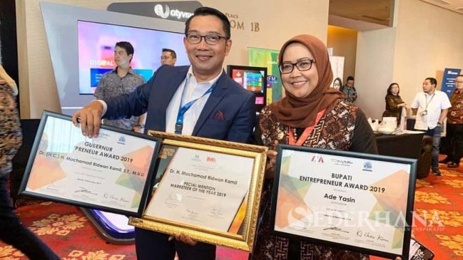 
					RK-Ade Yasin Sumringah Boyong Penghargaan di Regional Leader Entrepreneur Awards 2019.