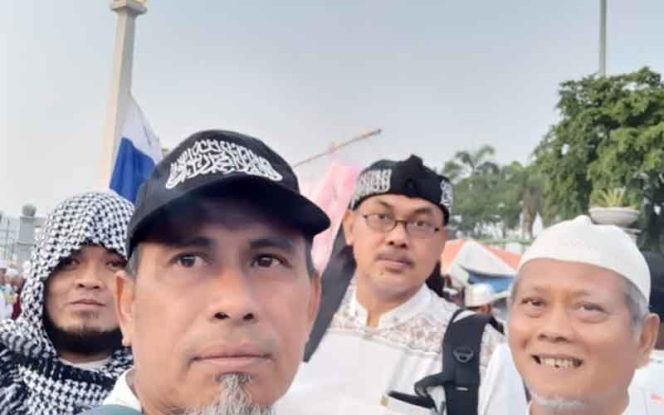 
					Massa dari Depok menghadiri reuni 212 di Monas Jakarta Pusat.