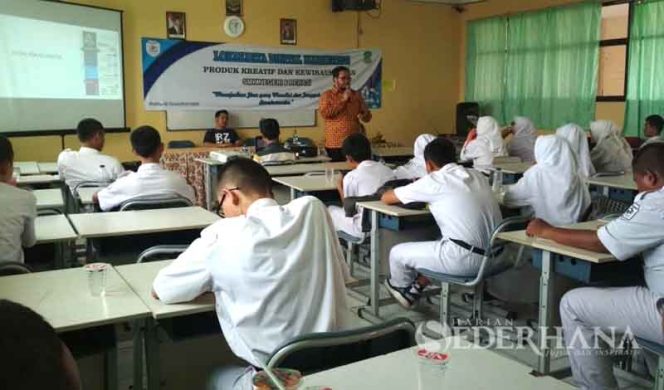 
					SMKN 6 Bekasi helat lokakarya digital marketing dengan target produk kreatif dan kewirausahaan.
