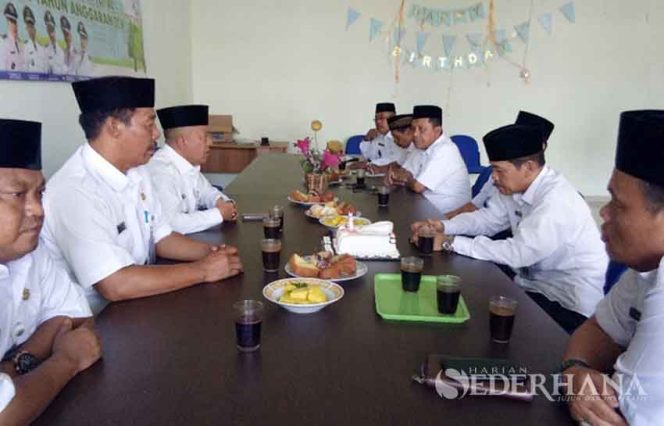 
					Suasana rapat minggon aparatur kecamatan dan kelurahan di Kelurahan Sawangan.