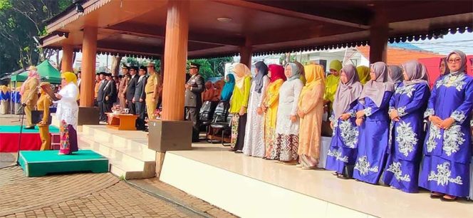 
					 Hari Ibu ke-91 yang dilaksanakan di Alun-alun Kota Bekasi.