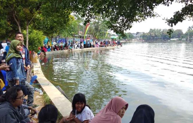 
					Situ Jatijajar, salah satu dari 10 situ di kawasan Kota Depok yang dilakukan penataan untuk objek wisata.