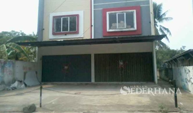 
					Lokasi gudang yang berada di lokasi kurang strategis dan berada dipinggiran Kota Bekasi yang berbatasan dengan Jakarta.