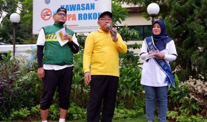 
					Wali Kota Depok, Mohammad Idris melepas rombongan peserta Tour de Setu Kota Depok Tahun 2019 di Balai Kota Depok, Minggu (15/12).