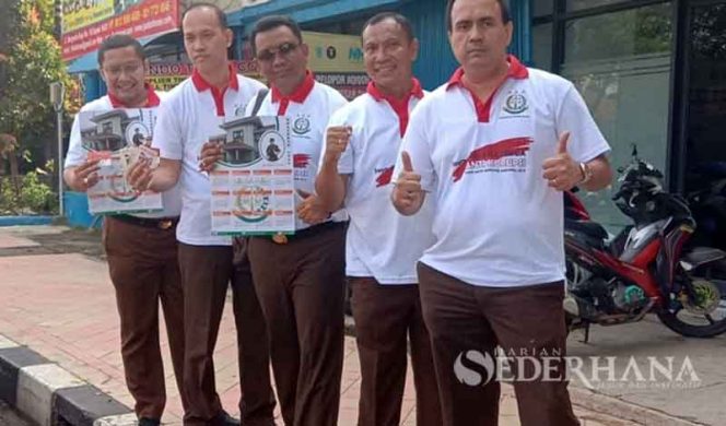 
					Kejaksaan Negeri Depok membagikan stiker ‘Generasi Milenial Anti Korupsi’
