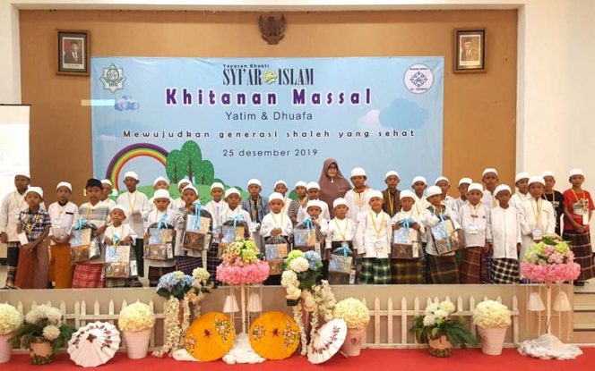 
					Sebanyak 52 anak yatim dan dhuafa yang berasal dari warga Kota dan Kab Bekasi mengikuti khitanan massal. 