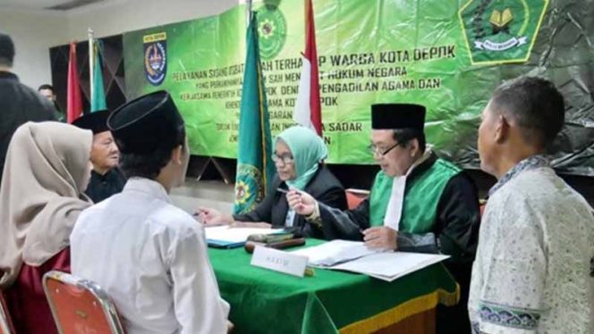 
					Suasana isbat nikah bagi pasangan suami istri yang diselenggarakan Disdukcapil Kota Depok.
