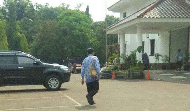 
					Salah satu pejabat Pemkot Depok penuhi panggilan Kejari Depok.