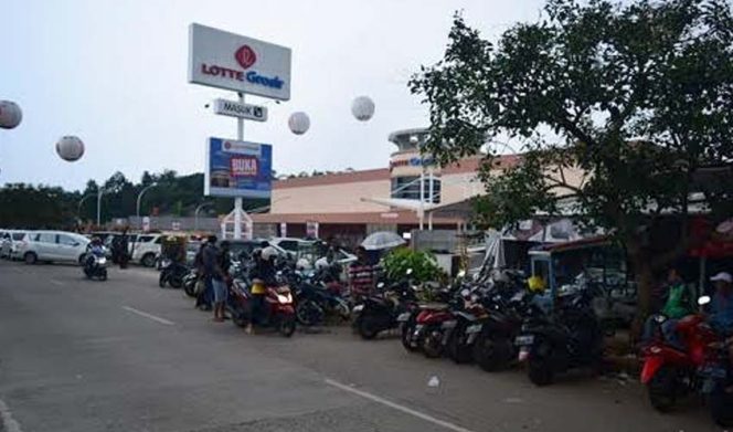 
					Toko Swalayan Lotte Grosir di Kelurahan Naggewer, Kecamatan Cibinong.