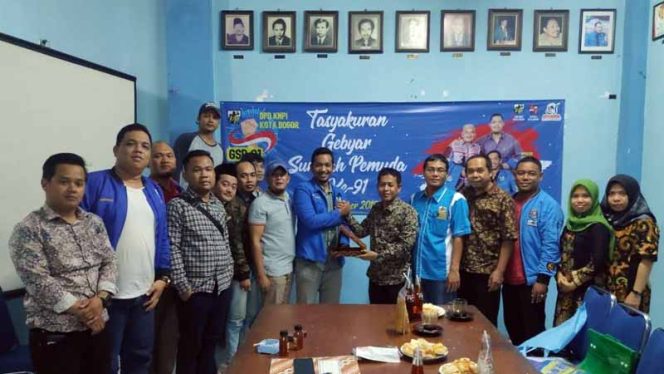 
					KNPI Kota Bogor berbagi ilmu managemen organisasi ke KNPI Kabupaten Hulu Sungai Tengah Kalimantan Selatan.