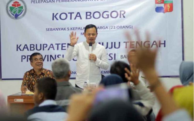 
					23 Warga Kota Bogor diberangkatkan menuju Kabupaten Mamuju Tengah, Sulawesi Barat.