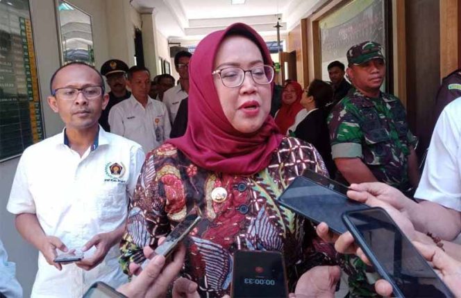 
					Bupati Bogor, Ade Yasin usai menghadiri Sidang Istimewa di Pengadilan Negeri Cibinong.