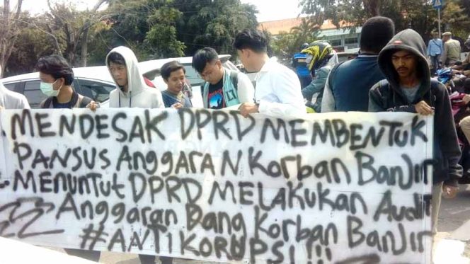 
					Tuntut Transparansi Dana Banjir, Aliansi Pemuda Peduli Banjir Demo DPRD