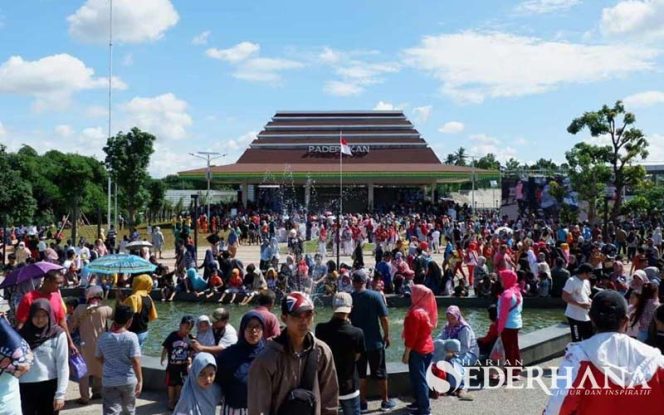 
					Alun-alun yang berada di kawasan Grand Depok City (GDC) ini rencananya akan dibuka setiap hari dari pukul 08.00-20.00 WIB.