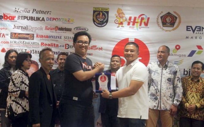 
					Anugerah Wartawan Terbaik DMC Awards diraih oleh Wahyu Saputra (Harian Sederhana).