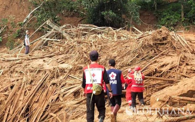 
					Korban Banjir Bandang dan Longsor, Cileuksa Paling Terisolir