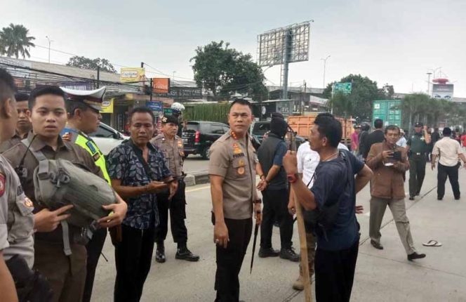 
					Bentrokan dua ormas yang terjadi di sekitar persimpangan Yasmin dan Pasir Kuda, Kota Bogor.
