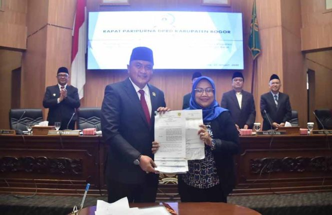 
					Rapat Paripurna Istimewa tentang Pembentukan Daerah Kabupaten Bogor Barat.