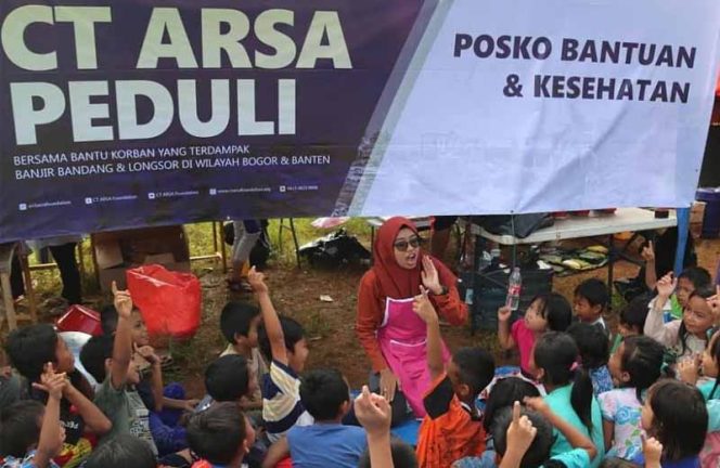 
					Cerita Tim CT Arsa Foundation, Salurkan Bantuan Tembus Medan Berat