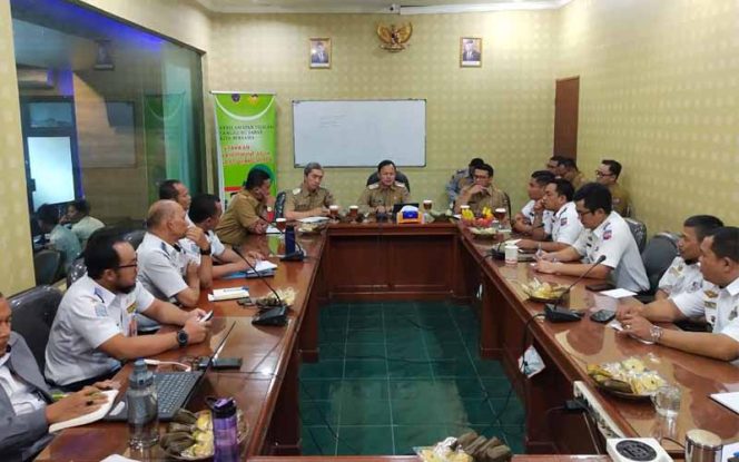 
					Wali Kota Bogor Bima Arya saat mimpin rapat koordinasi di kantor Dishub.