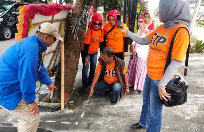 
					Pihak GTP melakukan peninjauan langsung ke lokasi mall Boxies.