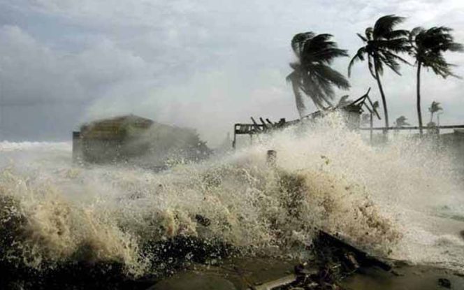 
					Masyarakat Diimbau Waspadai Gelombang Tinggi Laut Selatan Jawa