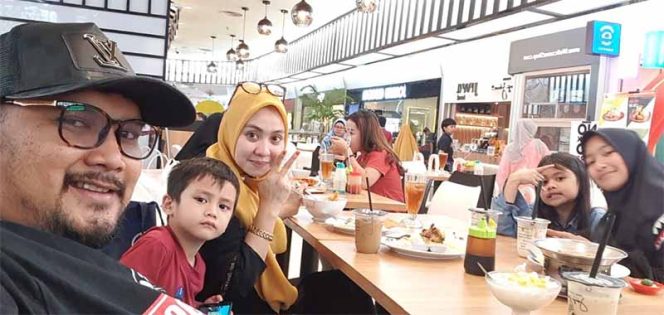 
					H. Zainul Miftah bersama anak-anak dan isteri tercinta