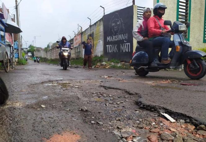 
					Jalan Muara Jaya-Cigudeg Rusak Parah