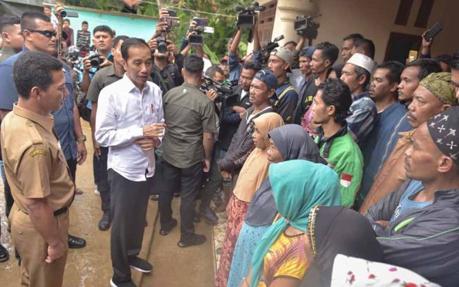 
					Jokowi Sambangi Korban Banjir Bogor dan Lebak. (FOTO: Istimewa)