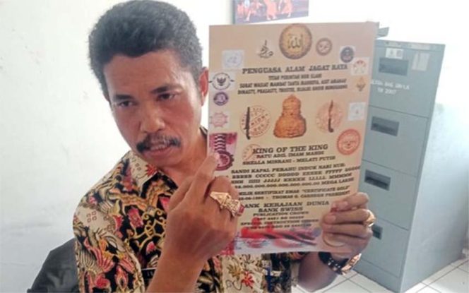 
					Juanda, ASN Pemkab Karawang mengaku sebagai salah satu petinggi kerajaan King of The King. (FOTO : istimewa)