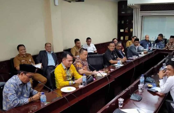 
					Soal Aset PDAM, Komisi 1 DPRD Kabupaten Bekasi Ancam Lakukan Pemisahan Sepihak