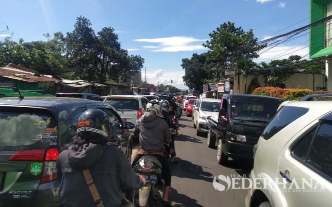 
					Kemacetan parah saat Launching mall baru Boxies 123 di Jalan Raya Tajur Sabtu (11/1) banyak dikeluhkan masyarakat.