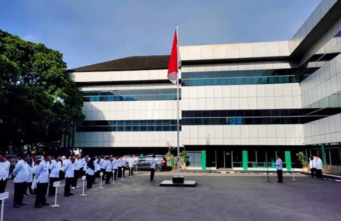 
					Suasana apel pagi pada Senin (13/1) di Kemenag Provinsi Jabar. Dalam apel tersebut terungkap akan ada mutasi besar-besaran.