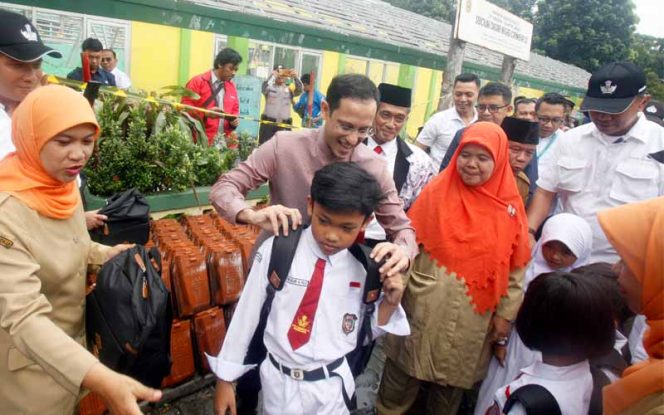 
					Nadiem Anwar Makarim meninjau SDN Cirimekar 2, Cibinong, Kabupaten Bogor.