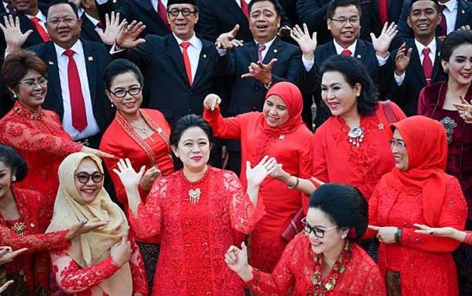 
					Puan Maharani Nakshatra Kusyala resmi dilantik sebagai Ketua DPR RI periode 2019-2024 disaksikan ibundanya, Megawati Soekarnoputri. (FOTO: Istimewa)