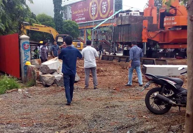 
					Pengurus PWI Protes Penutupan Saluran pada pembangunan kantor Kementerian Agama.