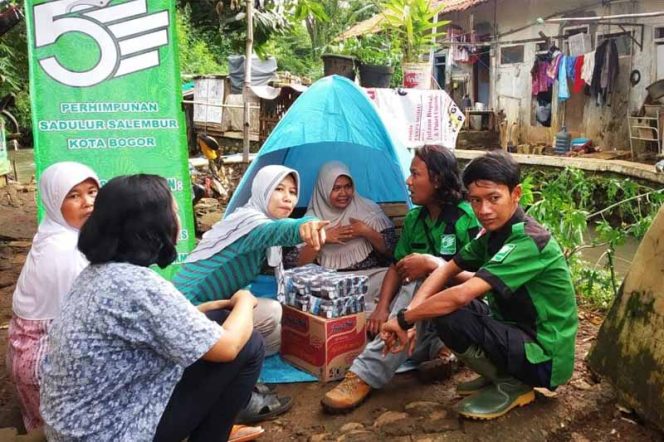 
					Perhimpunan Sadulur -Salembur mengunjungi korban bencana.