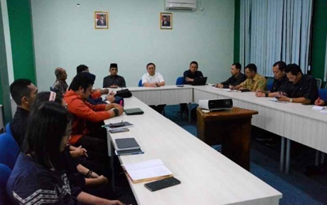 
					Suasana rapat sosialisasi SAKA Amal Bakti diselenggarakan Kanwil Kemenag Jabar.
