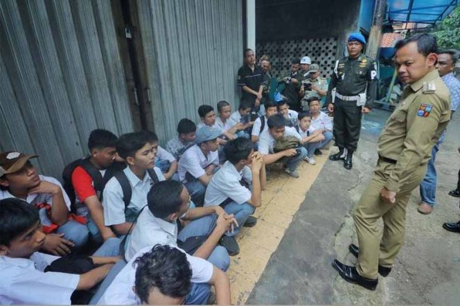 
					Sebanyak 20 orang pelajar dan alumni yang diamankan polisi terkait peristiwa tawuran yang terjadi dua minggu terakhir di Kota Bogor.