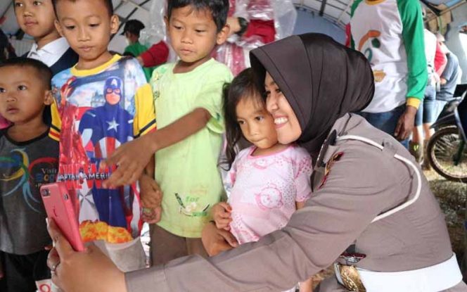 
					Trauma Healing dan Nyanyian Ditengah Pengungsian