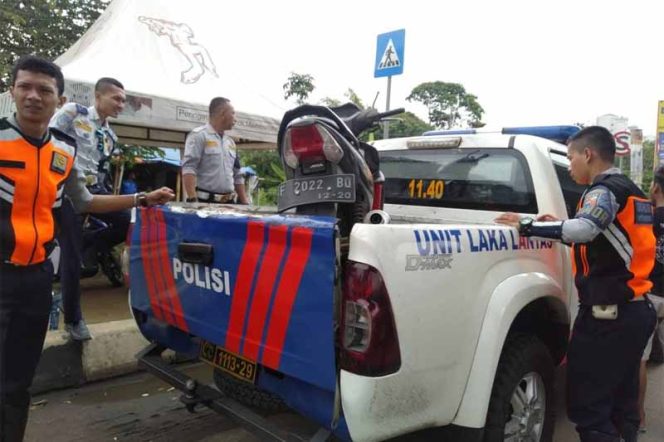 
					Kecelakan lalu lintas terjadi di Jalan KH. Sholeh Iskandar, Kecamatan Tanah Sareal, Kota Bogor.