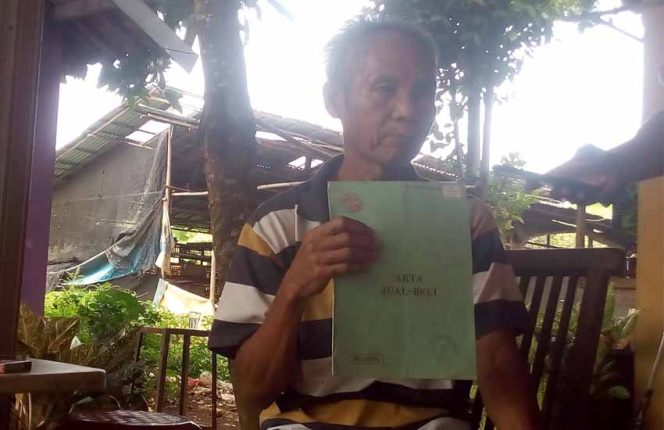 
					Nahum Supriatna (62), seorang warga Kampung Ciketing Asem (Cikeas), RT 4/6, Kelurahan Mustika Jaya, Kecamatan Mustika Jaya, Kota Bekasi akan mempolisikan Ketua RT setempat.