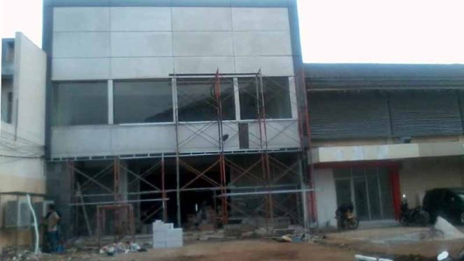 
					Bangunan Gerai Kopi Starbuck  di Jalan Pekayon Raya, Bekasi Selatan.