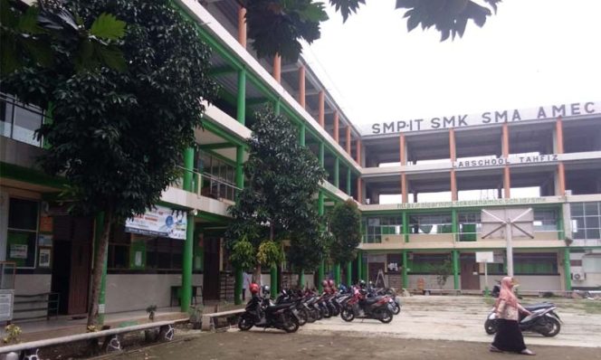 
					Inilah Gedung  Labschool AMEC bekerjasama dengan perguruan tinggi dan lembaga pendidikan.
